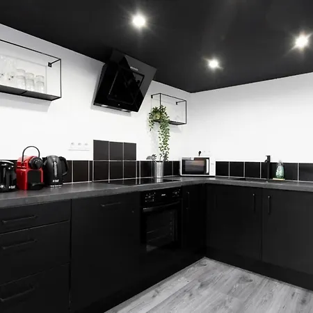 Center- Design In The Heart Of شقة *